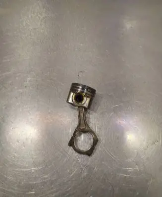 Subaru Forester SH Piston with connecting rod