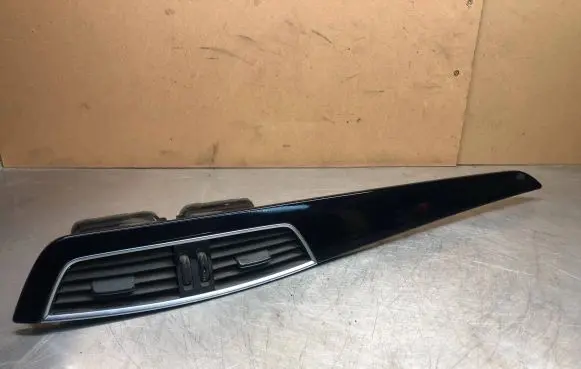 Mercedes-Benz C W204 Dash center air vent grill A2048306054