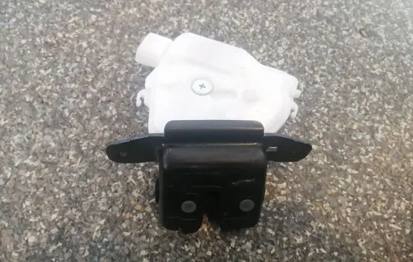 Toyota Yaris Tailgate/trunk/boot lock/catch/latch