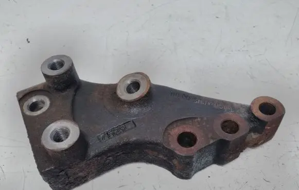 Honda Civic Engine mounting bracket