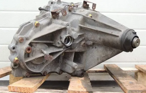 Nissan Navara D40 Gearbox transfer box case 331628S01A