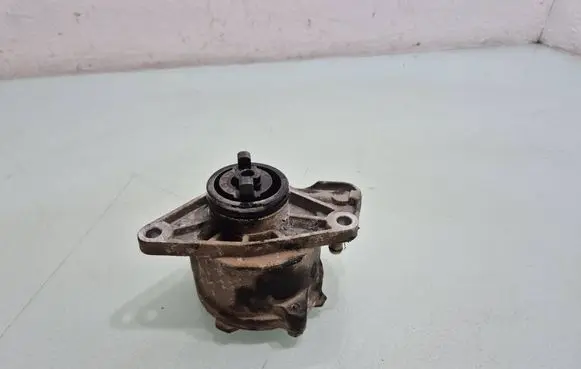 Land Rover Freelander Vacuum pump 96110885