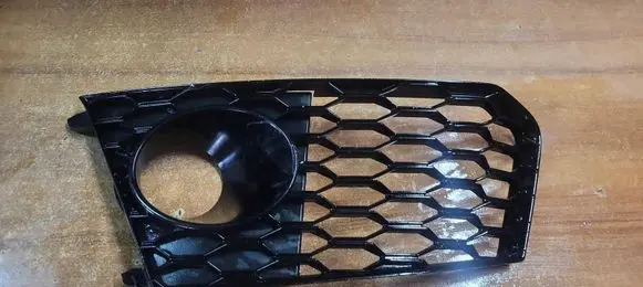 Front bumper splitter molding