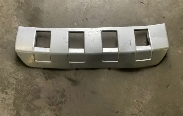 Front bumper lip