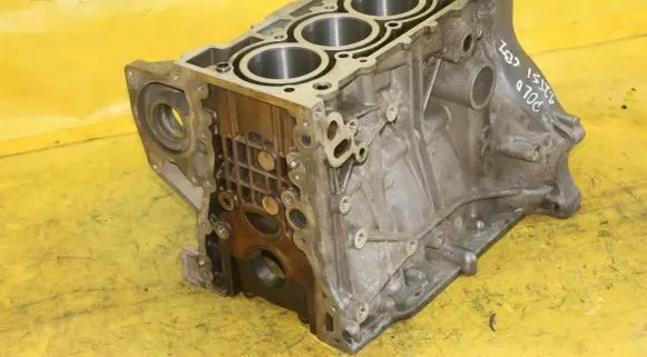 Volkswagen Polo IV 9N3 Engine block 