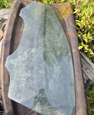 Volkswagen PASSAT B5 Front windscreen/windshield window 