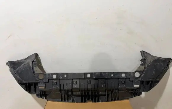 Volvo XC40 Front bumper skid plate/under tray 3234591