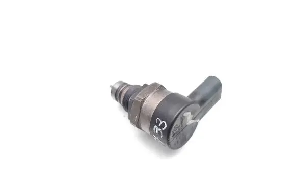 BMW 3 E90 E91 Fuel pressure regulator 0281002949