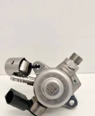 Volkswagen Golf VIII Fuel injection high pressure pump 04E127027N 056303921