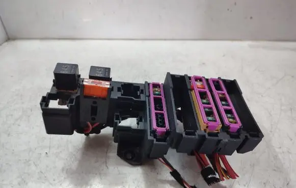 Audi A4 S4 B8 8K Fuse module
