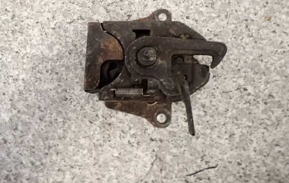 Mazda 626 Engine bonnet/hood lock/catch GFZAMEKMASKI