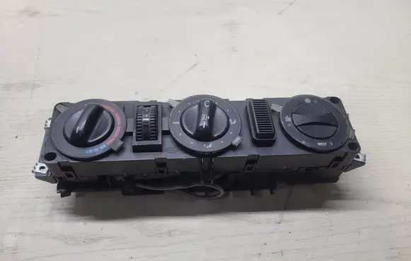 Mercedes-Benz Vito Viano W638 Climate control unit A0004461928 ZGS003Q11 5HB00805806