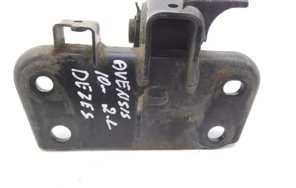 Toyota Avensis T270 Engine mount bracket