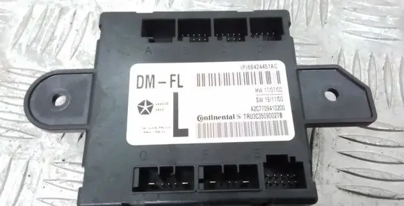 Chrysler Pacifica Door control unit/module 68424451AC