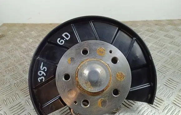 Rear wheel hub