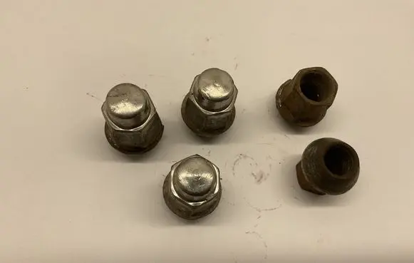 Jeep Cherokee III KJ Anti-theft wheel nuts and lock 