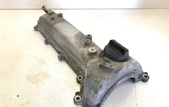 Toyota Yaris Rocker cam cover 