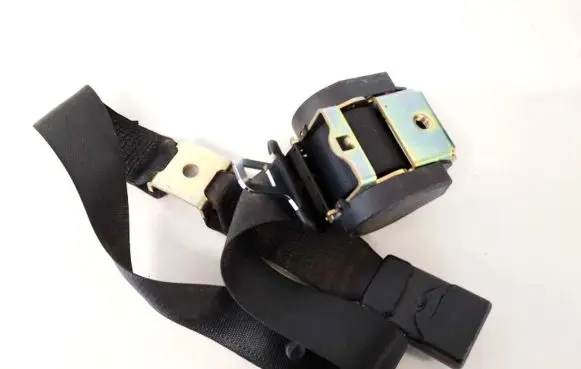 Middle seatbelt (rear)