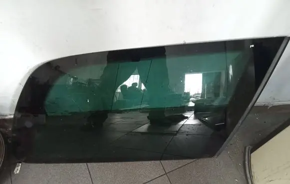 Volkswagen Sharan Rear side window 43R000002 DOT249AS3M104