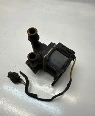 BMW 5 E34 Coolant heater control valve 1147412042 8391417