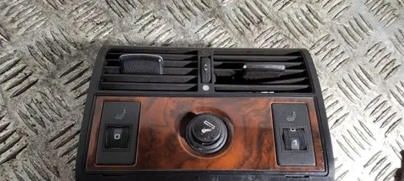 Rear air vent grill