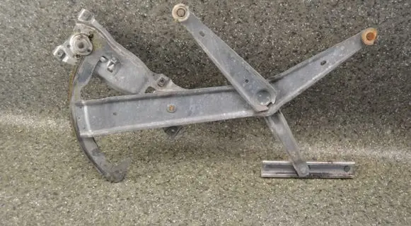 BMW 3 E30 Front door manual window regulator 1932393 5132