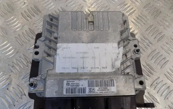 Citroen C4 II Engine ECU kit and lock set 9676760880