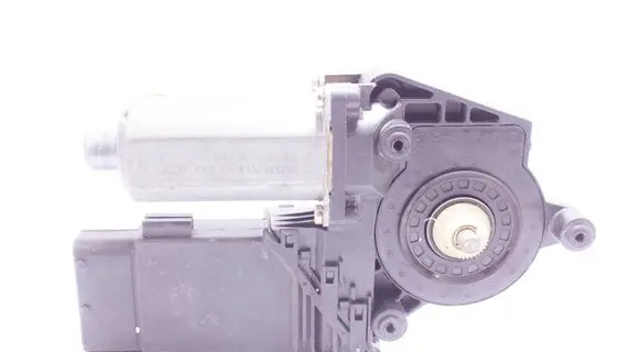 Volkswagen PASSAT B5 Front door window regulator motor 3B4837752J 0130821694