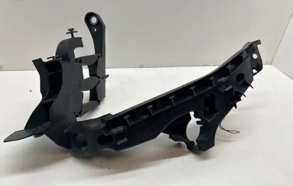 Audi A4 S4 B6 8E 8H Headlight/headlamp mounting bracket 8K0805607C 2002837