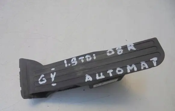 Volkswagen Golf V Accelerator throttle pedal 0280755067