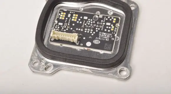 Volvo V60 LED ballast control module 220157-02
