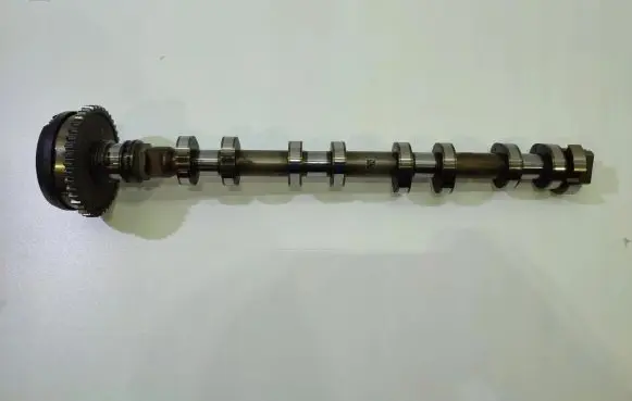 BMW 7 F01 F02 F03 F04 Camshaft 7629529