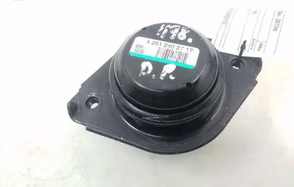 Mercedes-Benz R W251 Engine mount bracket A2512402717