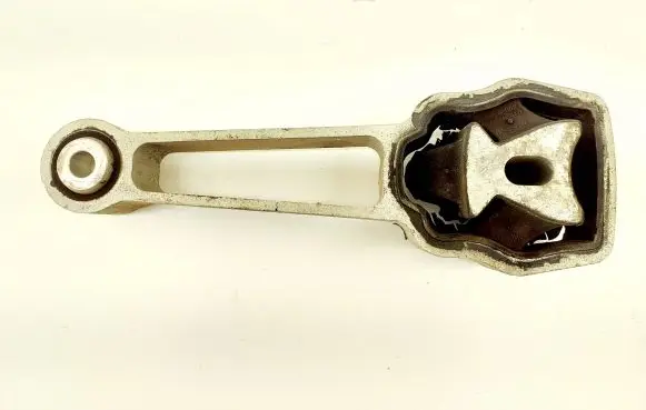 Volvo XC70 Engine mount bracket 8G9N6P082 30793322