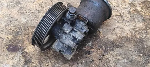 Toyota Avensis T250 Power steering pump
