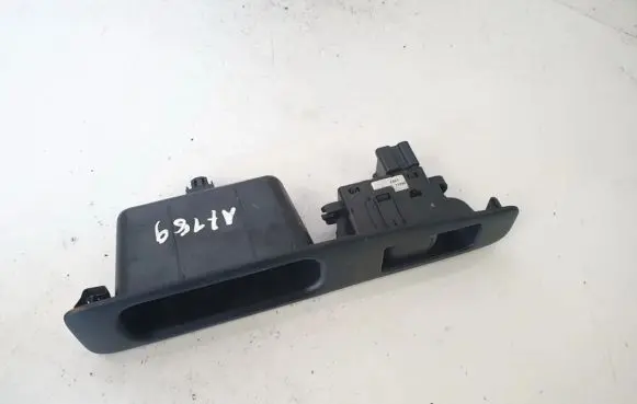 Nissan Qashqai Electric window control switch 82950jd000 25411jd000