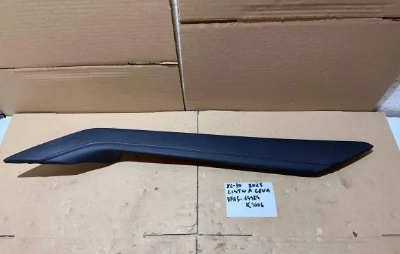 Mazda CX-30 Centre console side trim front dfr564924