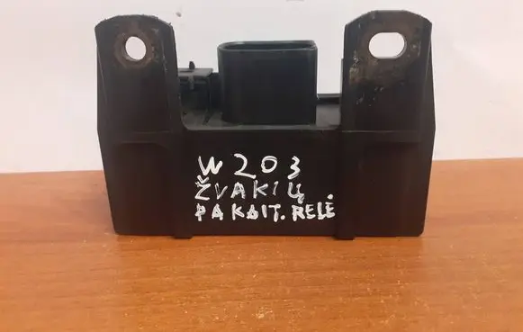 Mercedes-Benz C W203 Glow plug pre-heat relay