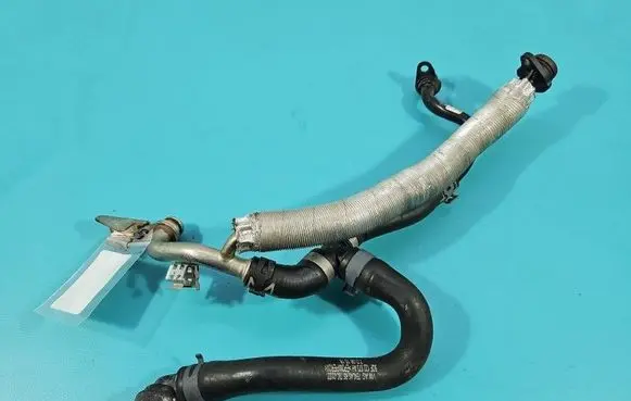 Engine coolant pipe/hose