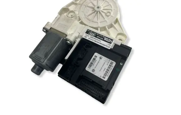 Audi A3 S3 8P Front door window regulator motor 8P0959802H