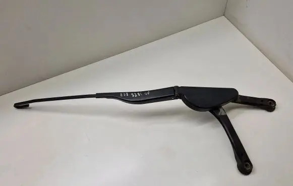 BMW 7 E38 Front wiper blade arm 8352020