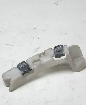 Front bumper mounting bracket