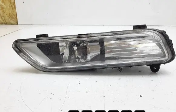 Volkswagen PASSAT B7 Front fog light 176623