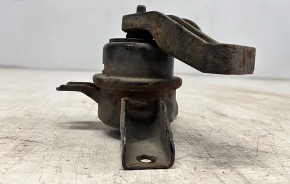 Hyundai i20 (PB PBT) Engine mount bracket 218101J000