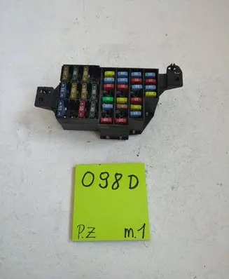 Renault Clio II Fuse box set 7700297537
