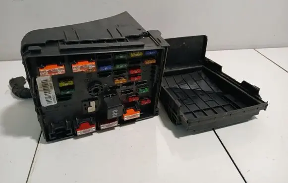 Volkswagen PASSAT B7 Fuse module 3C0937125A