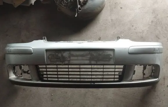 Volkswagen Golf V Front bumper