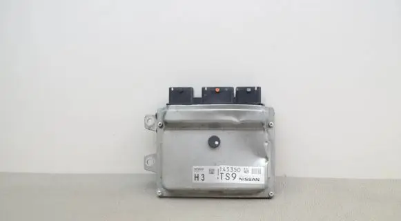 Nissan Juke I F15 Engine control unit/module BEM330400