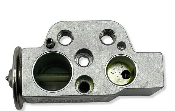 Audi A4 S4 B8 8K Air conditioning (A/C) expansion valve H7995002