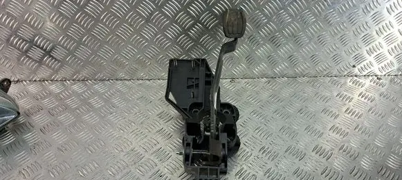 Peugeot 5008 II Brake pedal 9820641680